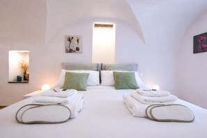 Unclassified image, 4 of 16, button - Sea & Valley View ★★★★★ | Renovated Apartment in Perinaldo – Perfect for Couples (Perinaldo)