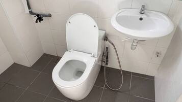 Asrama Umum, 1 kamar tidur, akses difabel | Kamar mandi