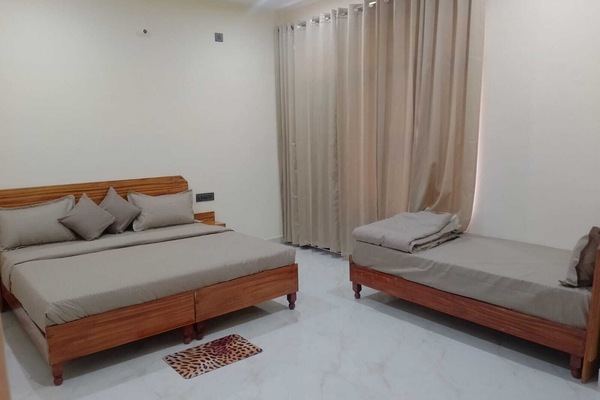 Triple Room | Desk, laptop workspace, rollaway beds (surcharge), WiFi (free)