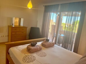 2 bedrooms, iron/ironing board, bed sheets