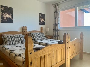 Iron/ironing board, bed sheets