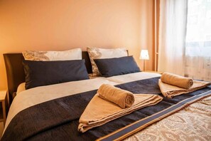 3 makuuhuonetta, silitysrauta/-lauta, internet, vuodevaatteet