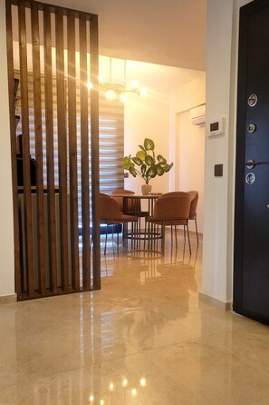 المنشأة من الداخل