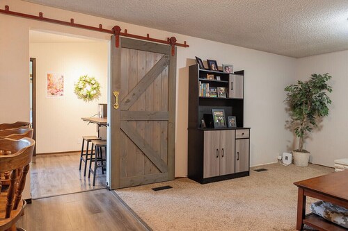 Eugene Getaway • Cozy 2BR Suite Close to Autzen & Dining