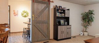 Eugene Getaway • Cozy 2BR Suite Close to Autzen & Dining