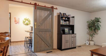 Eugene Getaway • Cozy 2BR Suite Close to Autzen & Dining