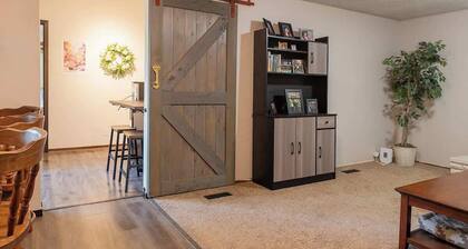 Quiet Guest Suite • 10 Min to Autzen • Dog Friendly