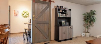 1BR Suite Near UO & Autzen • Dog Friendly