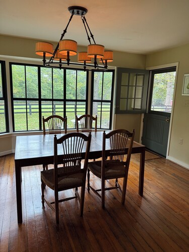 Welcoming farmhouse on 10 quiet acres ~10 min from Middleburg