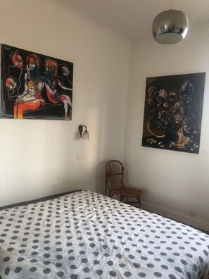 WiFi, bed sheets