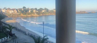 Sea view apartment, large balcony, in Art Deco building with private parking