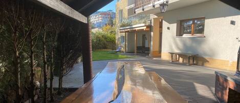 Apartment | Outdoor dining