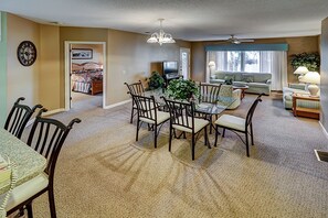 Interior - Great location In Shipyard. Close to beach, tennis and golf with private gate! (Hilton Head Island)