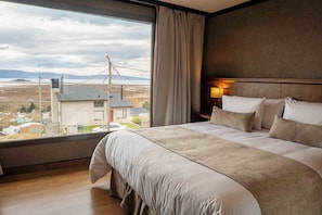 Superior-Doppelzimmer, Stadtblick | Zimmersafe, Verdunkelungsvorhänge, kostenloses WLAN