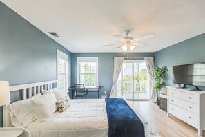 4 bedrooms, iron/ironing board, WiFi, bed sheets