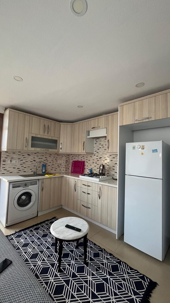 Classic Apartment, Garden View | Private kitchen | Fridge, stovetop, cookware/dishes/utensils