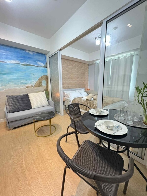 1 bedroom, Internet, bed sheets - Island Beach in Manila--
Endless Summer Vacation (Parañaque)