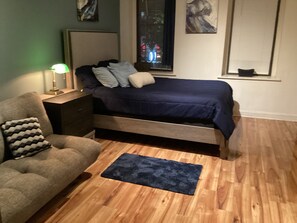 2 bedrooms, iron/ironing board, free WiFi, bed sheets - Downtown Greensboro-City Lights Loft Gem (Greensboro)