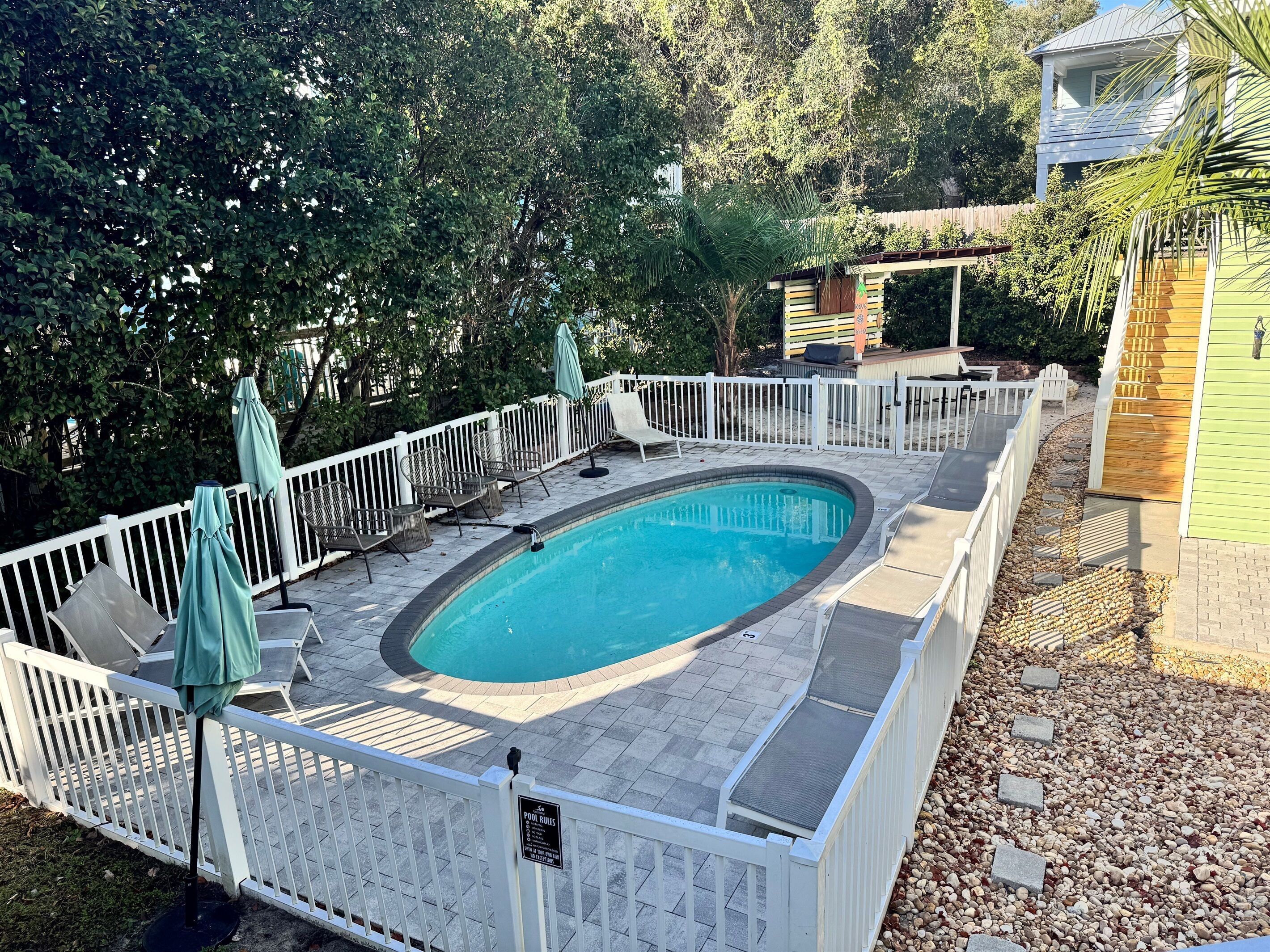 Fully fenced in pool, can be heated upon request $85/day (Oct-April)