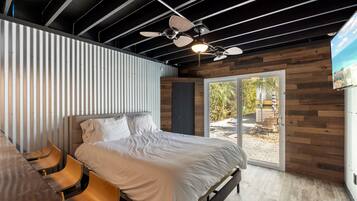 5 habitaciones, tabla de planchar con plancha y cuna de viaje