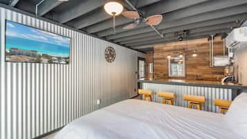 5 quartos, ferros/tábuas de passar roupa, berço de viagem