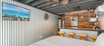 5BR - Heated Private Pool—Sleeps 14, multi-family, dog friendly, <5 min to Beach