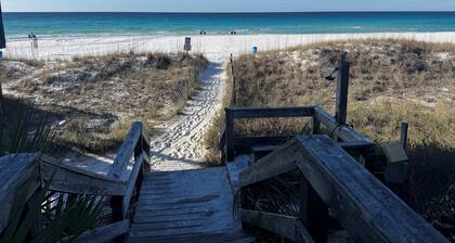 Destin Beach House: 5BR Private Pool, Sleeps 14, Dog-Friendly, <5 Min to Beach!