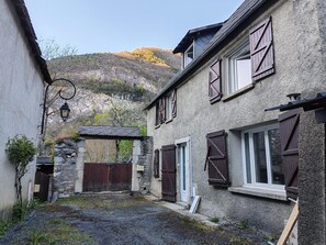 Exterior - Village House in Lez (St Beat-Lez) Midi Pyrenees (Saint-Béat-Lez)