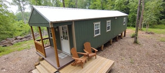 Furnished charming 1-bedroom cabin in peaceful Honea Path.