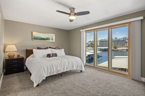 2 bedrooms, travel cot, free WiFi, bed sheets - Lakeside Condo Near Margaritaville w/ Dock, Boat Slip, Pool, & Mini Bar (Osage Beach)