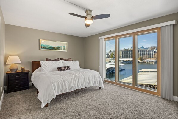 2 bedrooms, travel cot, free WiFi, bed sheets