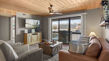 Smart TV, reproductor de DVD, libros y videoteca