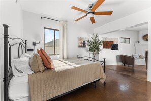 2 室のベッドルーム、アイロン / アイロン台、WiFi、ベッドシーツ