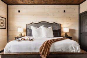 5 bedrooms, iron/ironing board, WiFi, bed sheets