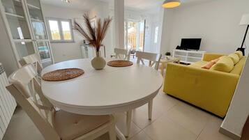 Villa, Terrasse, Poolseite | Wohnbereich