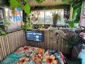 3 bedrooms, WiFi, bed sheets - The Tiki Treasure Boat (League City)