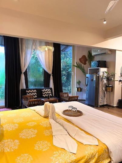 Lush by Boho Vacations- Arpora Forest Facing Studio With Swimming Pool & Kitchen