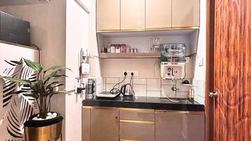 Fridge, microwave, stovetop, electric kettle