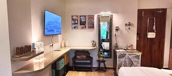 Lush by Boho Vacations- Arpora Forest Facing Studio With Swimming Pool & Kitchen