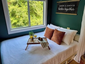 Iron/ironing board, WiFi, bed sheets