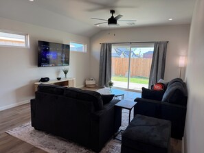 TV - Brand new 4-bedroom home in Stillwater-under 1 mile from Boone Pickens Stadium (Stillwater)
