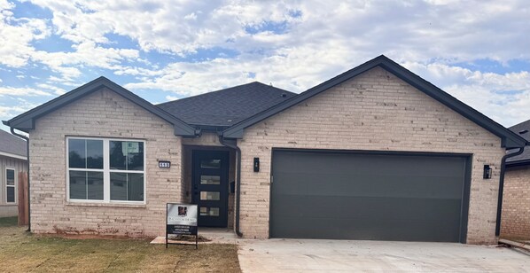 Exterior - Brand new 4-bedroom home in Stillwater-under 1 mile from Boone Pickens Stadium (Stillwater)