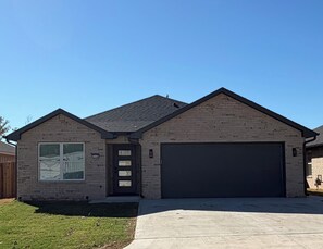 Exterior - Brand new 4-bedroom home in Stillwater-under 1 mile from Boone Pickens Stadium (Stillwater)