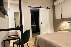 3 bedrooms, iron/ironing board, WiFi, bed sheets - Eva Suite (Roma)