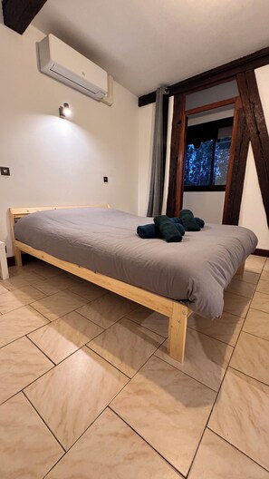 2 Schlafzimmer, Reisekinderbett, kostenloses WLAN, Bettwäsche