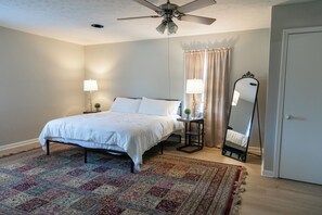 4 bedrooms, iron/ironing board, WiFi, bed sheets