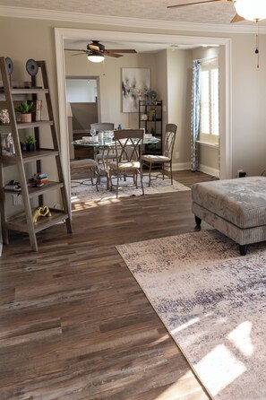 4 bedrooms, iron/ironing board, WiFi, bed sheets