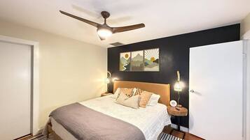 Desk, iron/ironing board, WiFi, bed sheets