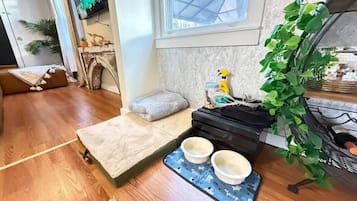 2 bedrooms, in-room safe, desk, iron/ironing board