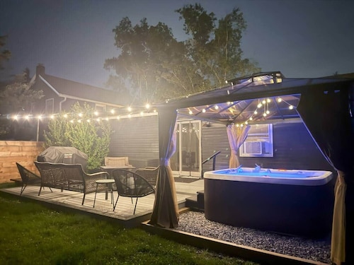 Pet-Friendly Hudson Escape w/ Hot Tub